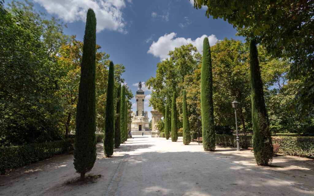 Walking El Retiro Park